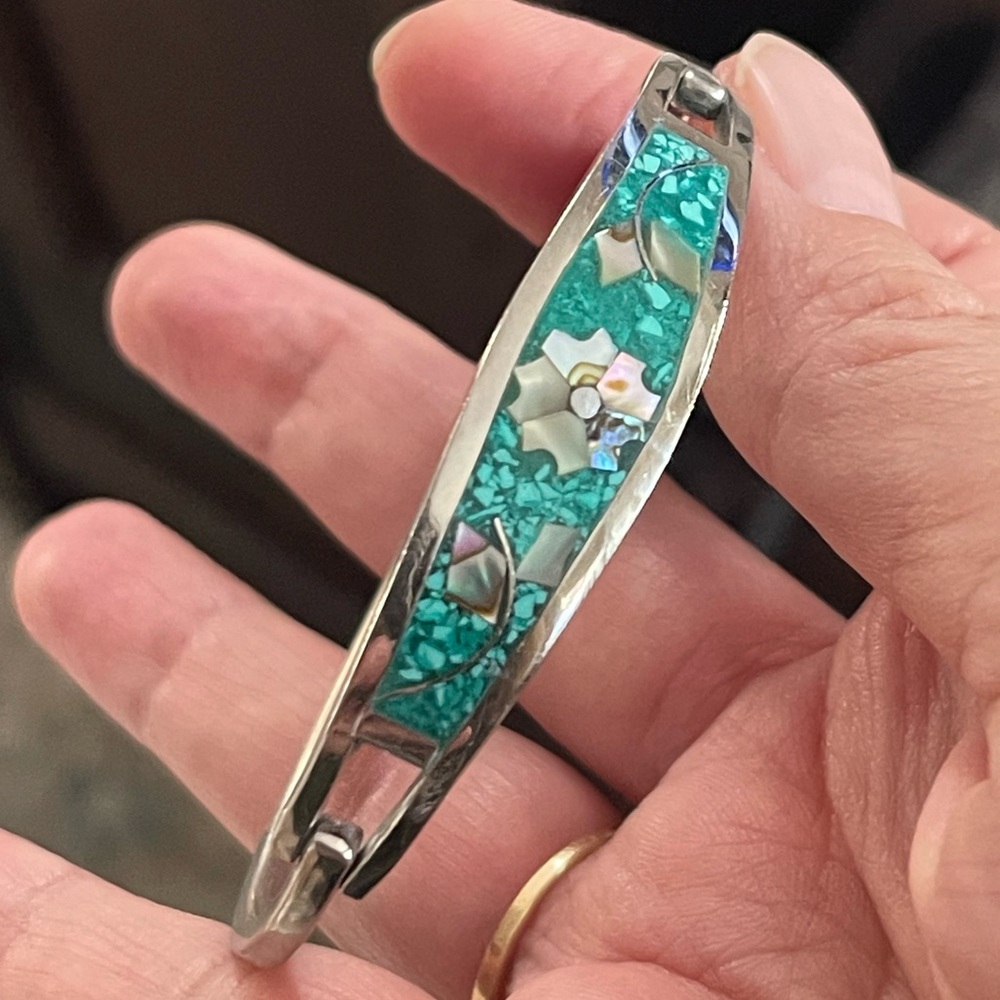 Taxco Mexico inlaid turquoise mother of pearl silver tone bangle bracelet